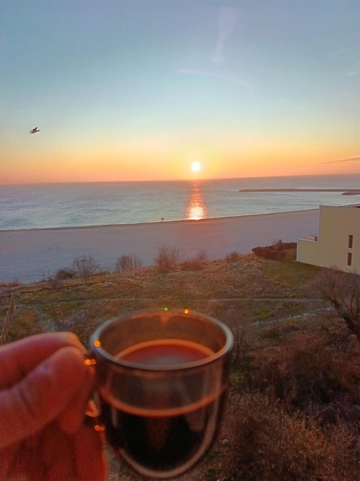 Sunrise Beachfront Relax Residence Констанца Экстерьер фото