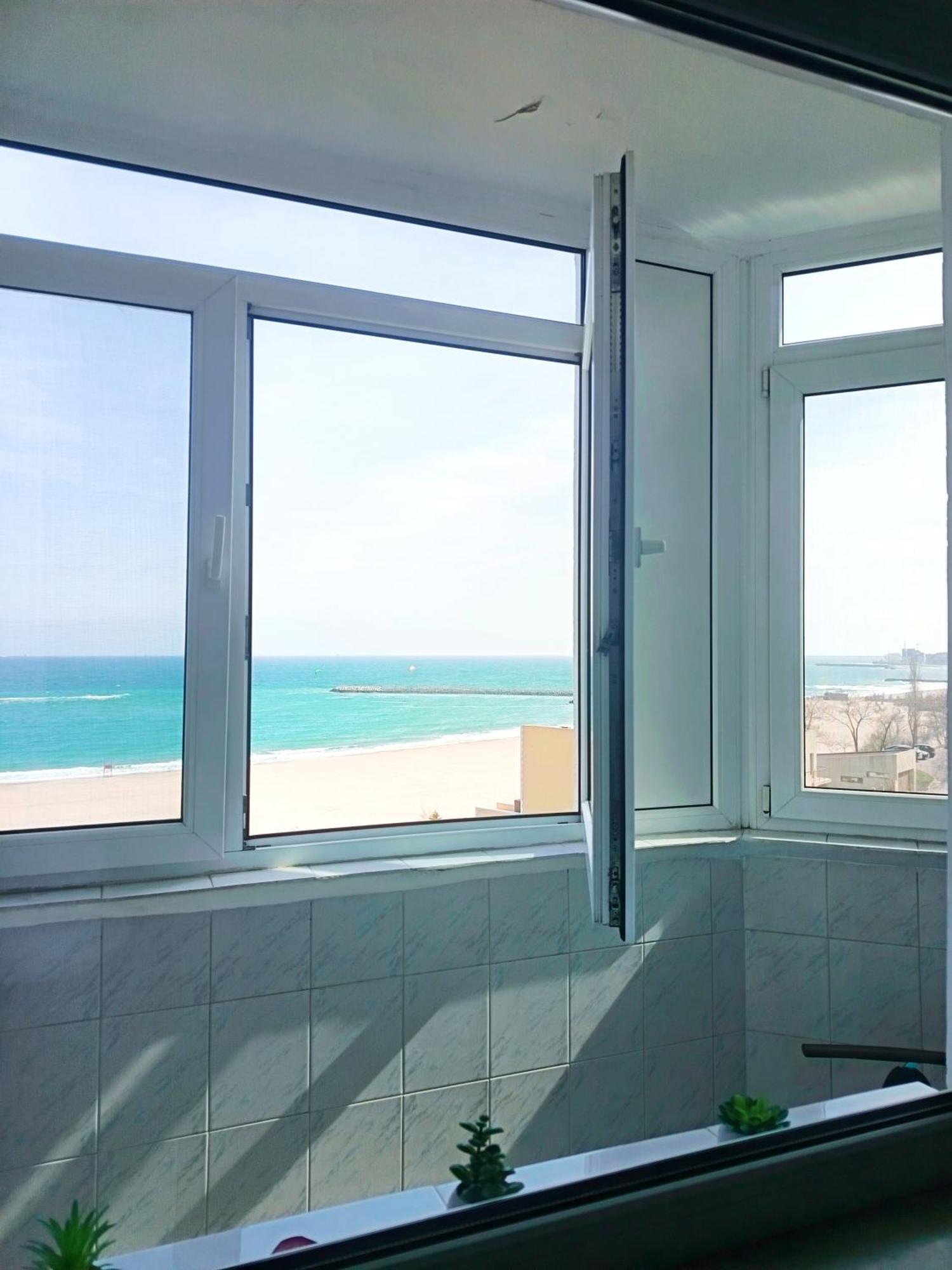 Sunrise Beachfront Relax Residence Констанца Экстерьер фото